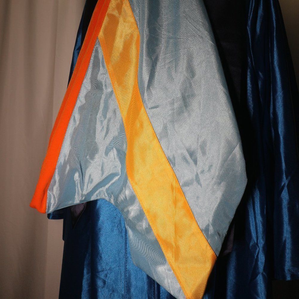 Blue Cap and Gown 5'5"/5'6" - Picture 3 of 8